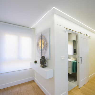 Entrada y pasillo. Vista aseo