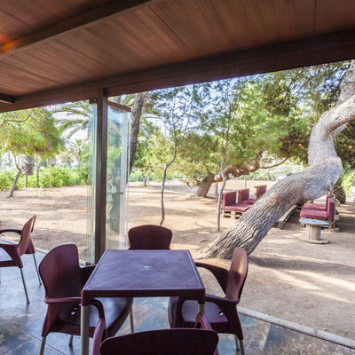 entre el interior y el exterior