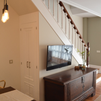 ESCALERA CON ARMARIO EMPOTRADO A MEDIDA