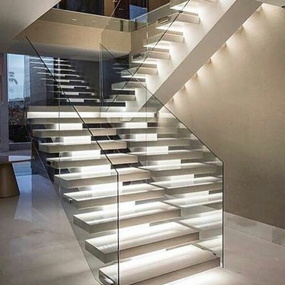 Escalera iluminada