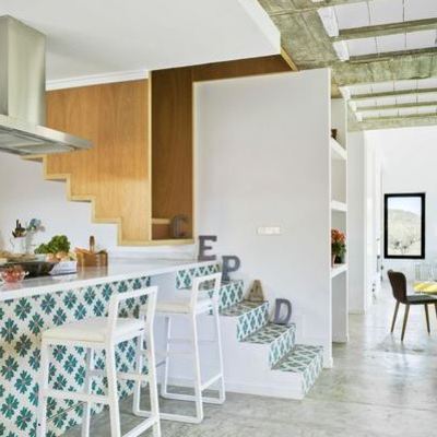 escalera y mesa todo en uno