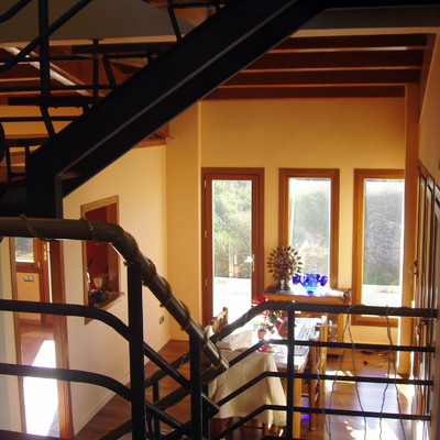 Escalera que conecta los niveles