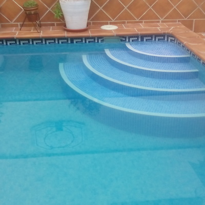 Escalera redonda de piscina.