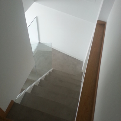 Escalera Vidrio y  Microcemento