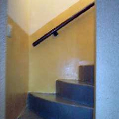 Pintar Tiro De Escalera Y Suelo De Bajo