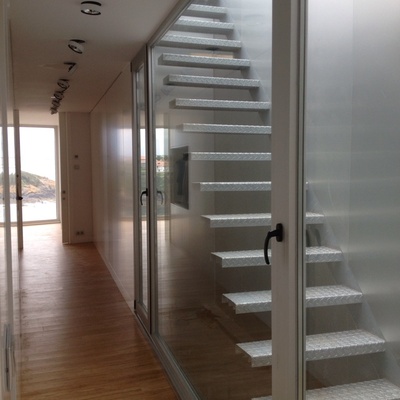 Escaleras subida a terraza y jacuzi