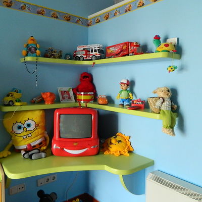 estantes y mesa de escayola