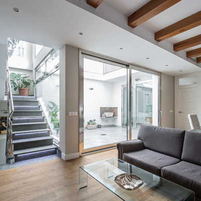 Estar-Escalera-Patio