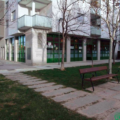 Exterior de los 2 locales comerciales unidos en Utebo (Zaragoza)