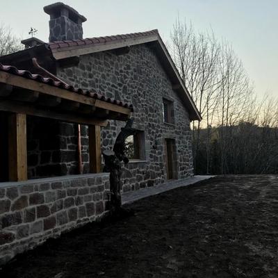REHABILITACIÓN DE ANTIGUA CUADRA EN SAN VICENTE DEL MONTE