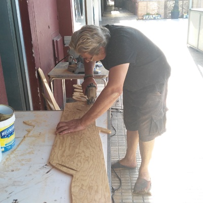 Fabricacion de letreros en madera para restaurantes o locales comerciales