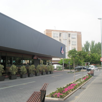 Edificio Comercial y Parking público