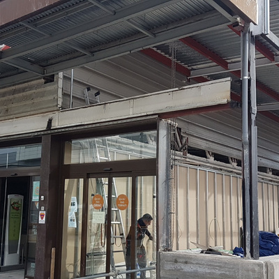 Reforma de fachada de supermercado