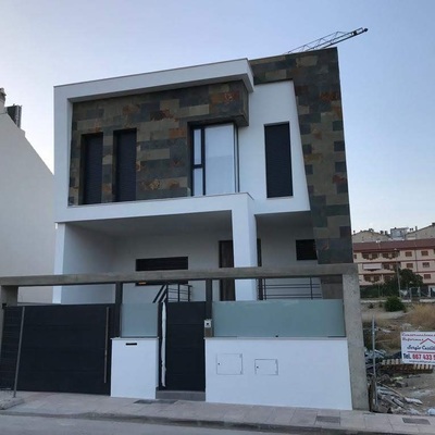 VIVIENDA UNIFAMILIAR ENTRE MEDIANERAS EN MARTOS (JAÉN)