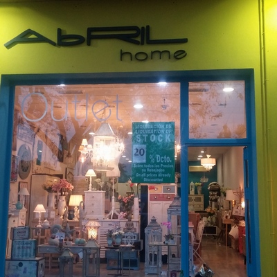 TIENDA DE MUEBLES .....ABRIL