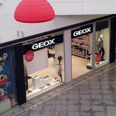 Fachada / Pasillo Centro Comercial 01