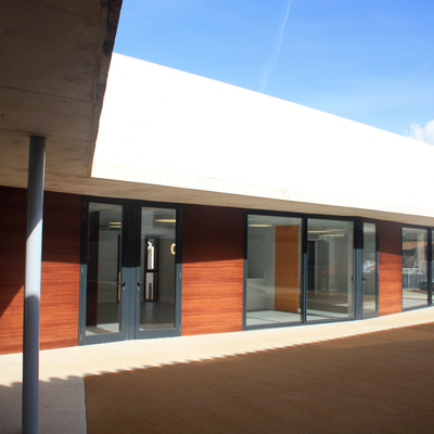 Fachada patio juegos