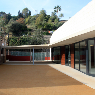 Fachada patio juegos