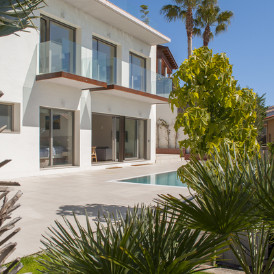 FACHADA SUR Y PISCINA