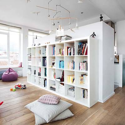 estantería en el salón