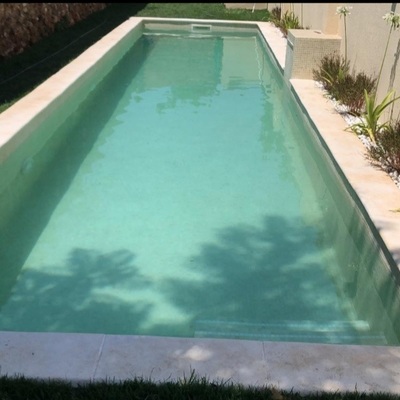 Construcción Piscina con Cascada