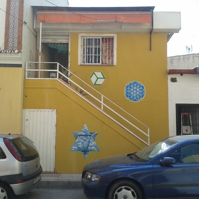 Pinturas geometricas en fachada