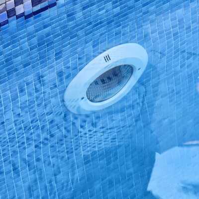 Diagnóstico y reparación de sistemas de piscina (filtración y electrólisis)