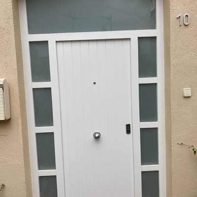 Puerta de entrada vivienda