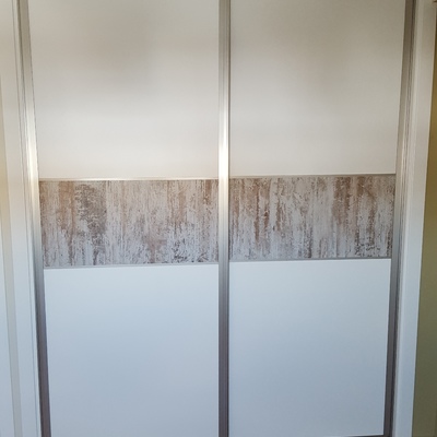 Frente de armario en sistema de hojas correderas