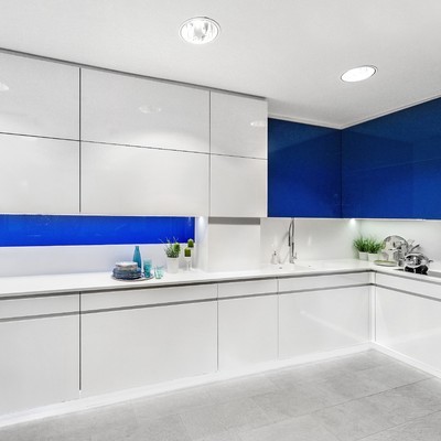 Cocina Hölst Blanca y azul