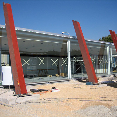 Gasolinera acristalada