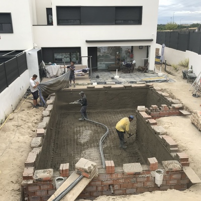 Piscina 8x4 revestimiento porcelanico