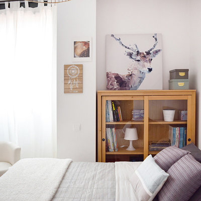 Habitación de invitados con zona de trabajo