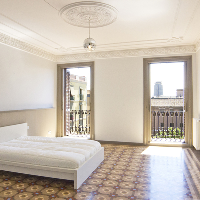 Habitación principal con doble balconera