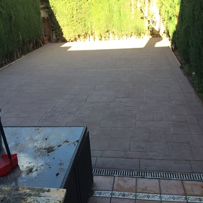 Solado De Patio Y Construcción De Porche Luminoso