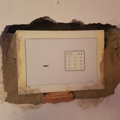 Poner caja fuerte en una habitacion