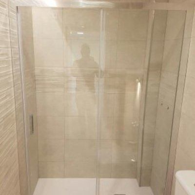 Creación de un baño con la división de un garaje.