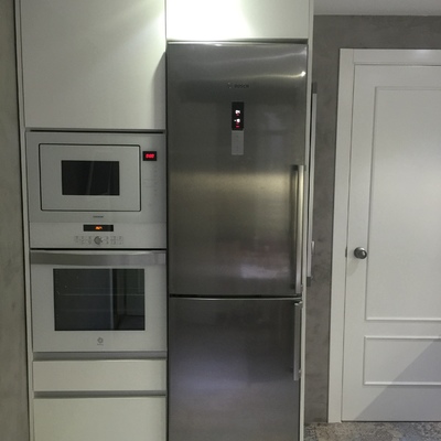 IMAGEN DE COLUMNA HORNO/MICRO Y FRIGO