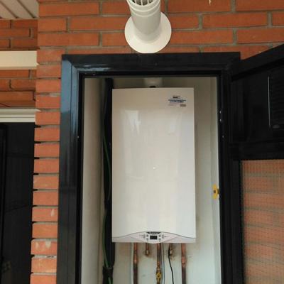 Instalación caldera con bomba de desagüe