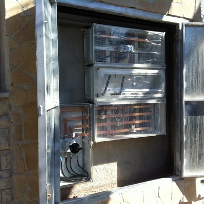 Instalación cuadro contadores.