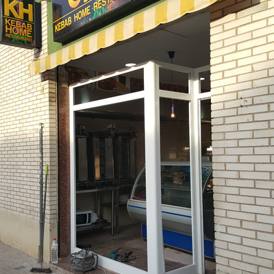 Instalacion de carpinteria de aluminio en local comercial