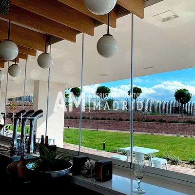 Cerramiento de vidrio en la piscina municipal de Boadilla del Monte