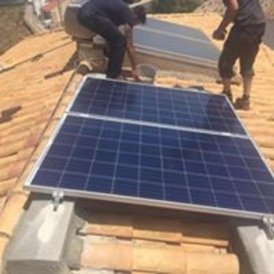 Instalación de sistema solar autoconsumo con control online