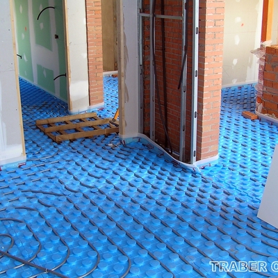 INSTALACIÓN DE SUELO RADIANTE EN TODA LA VIVIENDA.