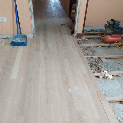 Instalacion suelo de madera maciza de roble