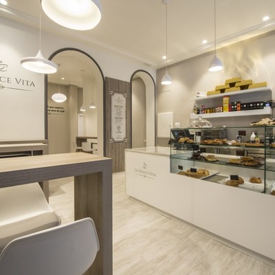 Interior cafetería pastelería en local de Bien de Interés Cultural.