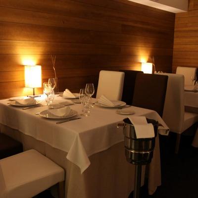 Interior Local. Mesas 2