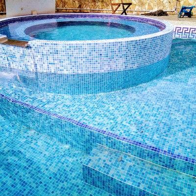 JACUZZI PISCINA