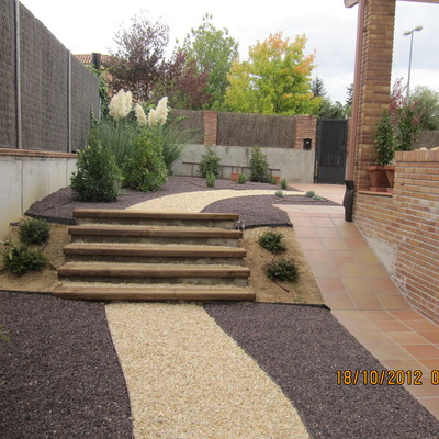 Jardín con Gravas y bajo consumo de agua