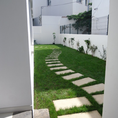 Jardín Lateral con Camino 